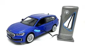 Pulio Skoda Superb Combi 1/35 mēroga automobiļa modelis ar gaismas un skaņas efektiem