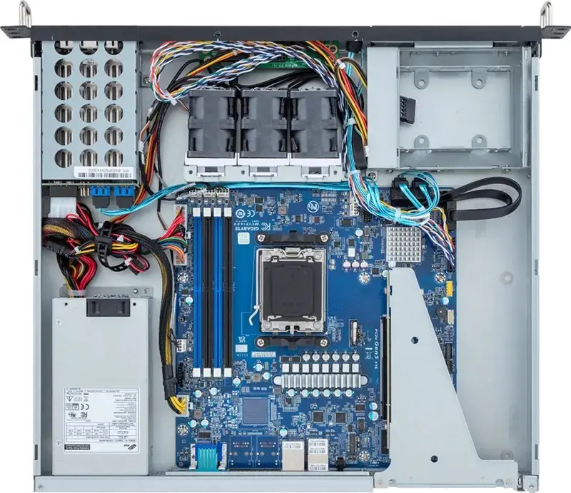 Gigabyte R113-C10-AA02 1U Server AMD EPYC & Ryzen Photo 3