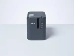 Brother PT-P900WC Bezvadu galddatora uzlīmju printeris ar Wi-Fi savienojumu un profesionālām etiķešudrukas iespējām