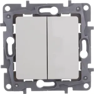 Legrand Niloe 664602 Dubultais universālais slēdzis 10AX Krēmkrāsas