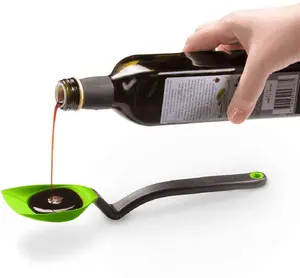 Dreamfarm Supoon Green silicone sitting spoon and scraper