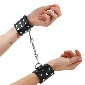 Наручники с застежкой кнопками и заклепками черные регулируемые KINK Wrist Restraint