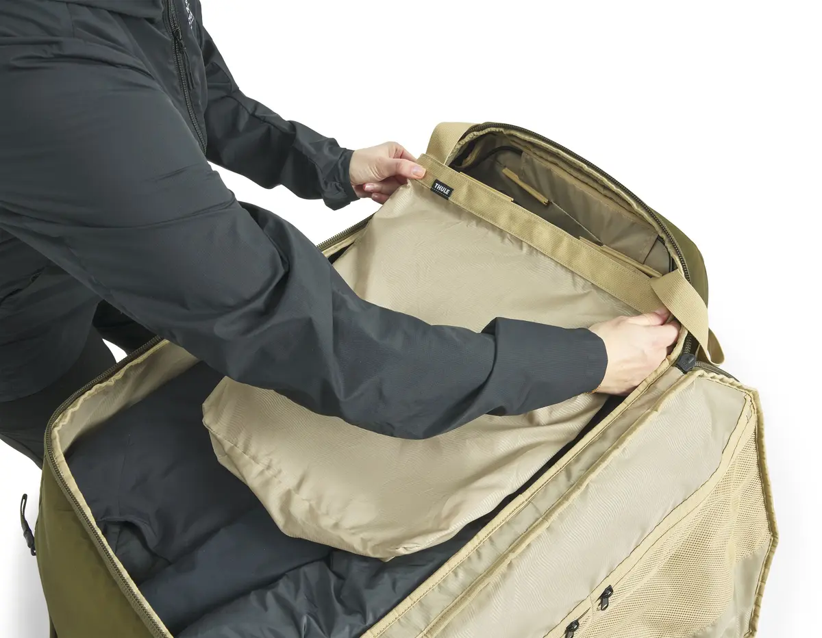 Thule Subterra EnRoute Wheeled Duffel Natural Green Photo 8