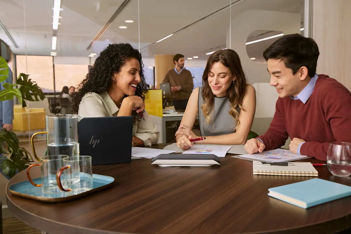 Poly Sync 40 USB-A USB-C Speakerphone Photo 2