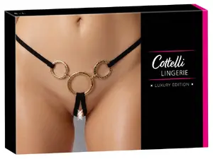 Cottelli Collection String Rings S-L Melnas bezstūra biksītes ar atvērtu starpeni, zelta krāsas gredzeniem un regulējamu jostasvietu no poliamīda un elastāna
