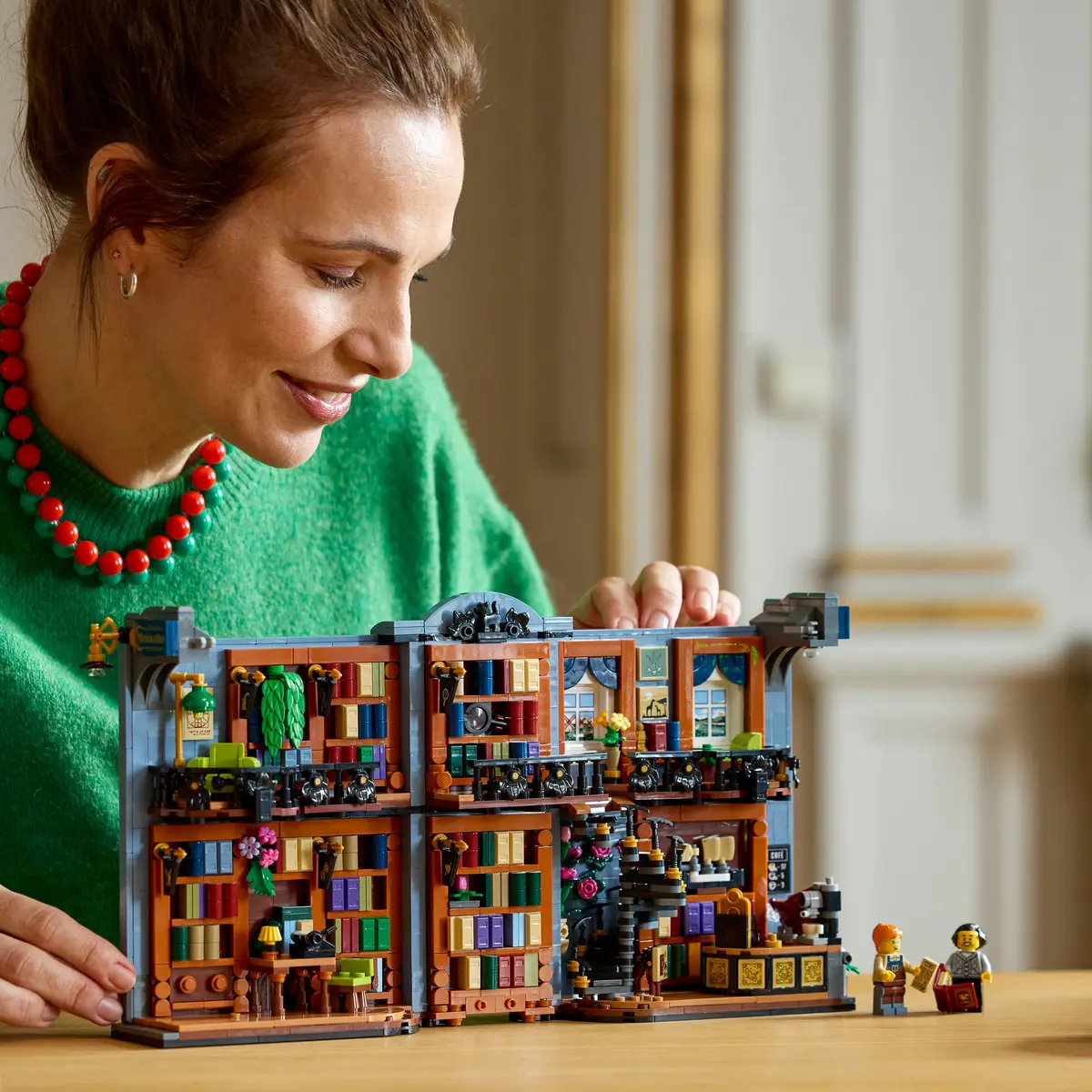 LEGO Icons Книжный магазин: Подставка 11379 Photo 6