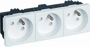 Bettermann Trīskāršā elektrotīkla kontaktligzda M45 16A Balta 6120262