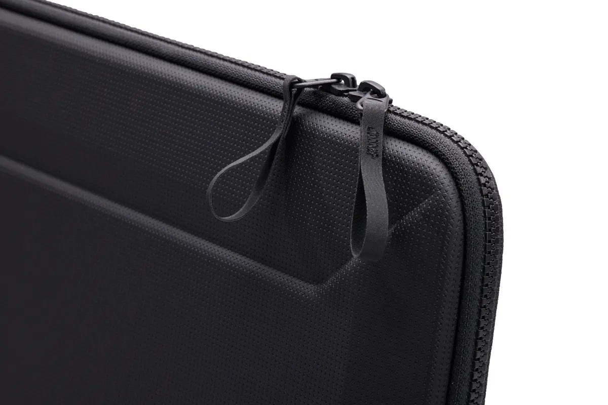 Thule TGSE2557 16" Sleeve Case Black Photo 6