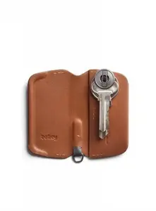 Bellroy Key Cover 3rd ed. ādas atslēgu futrālis karameļu krāsā EKCE-CAR-101