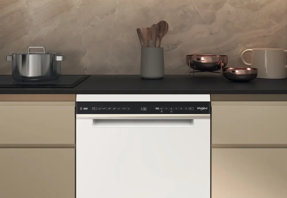 Whirlpool W7F HS31 Freestanding Dishwasher Photo 5