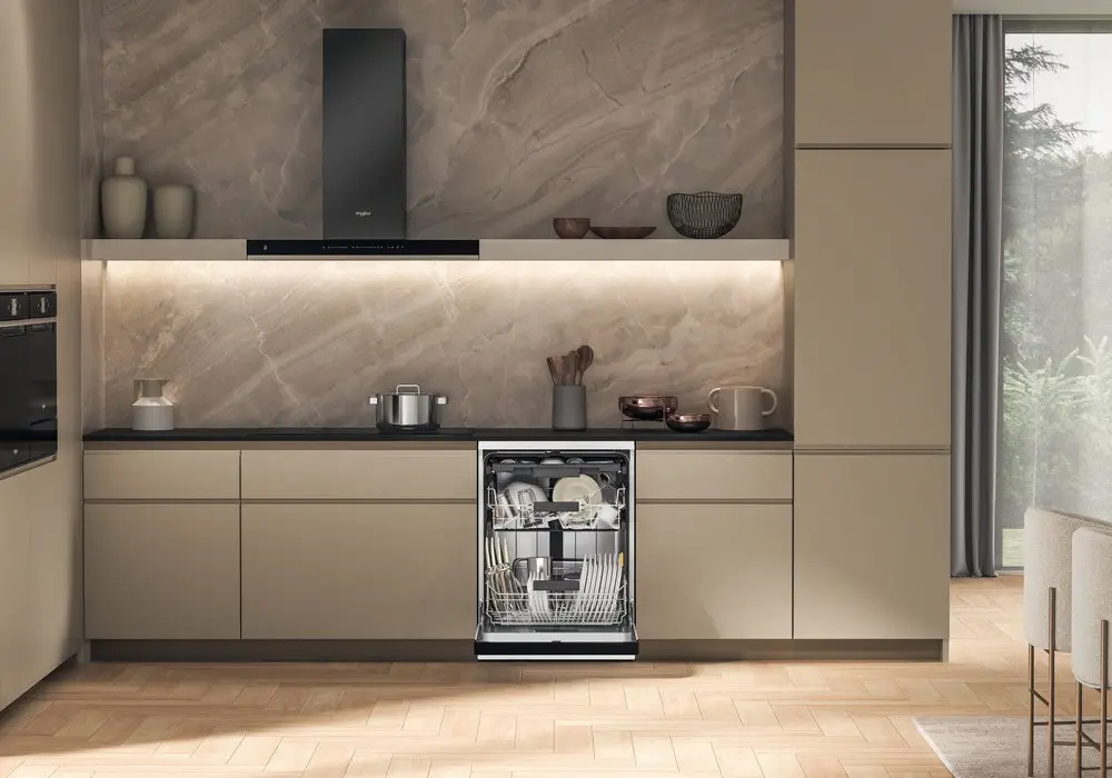 Whirlpool W7F HS31 Freestanding Dishwasher Photo 6