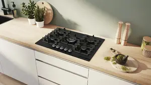 Bosch PPQ7AAI40 Built-in Gas Hob Black 75.2 cm with 5 Cooking Zones and Tempered Glass Surface