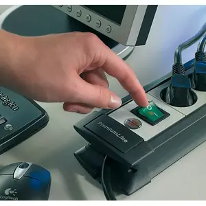 Enerģijas sadales bloks Brennenstuhl PDU ar slēdzi, kabelis 3 m, melns
