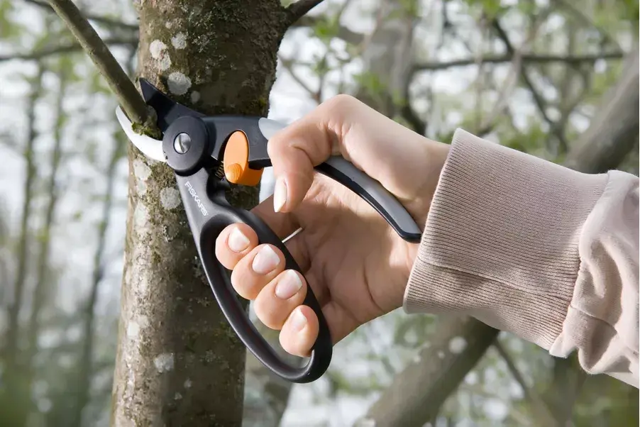 Секатор Fiskars 111440 Bypass Black Photo 3