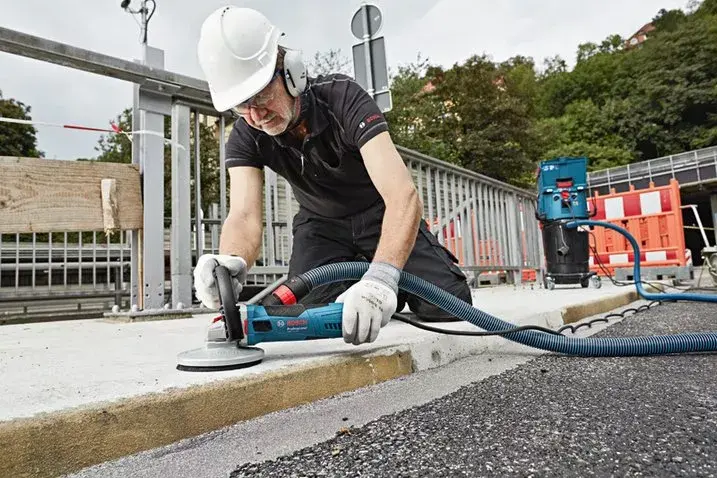Шлифовальная машинка Bosch GBR 15 CA Photo 6