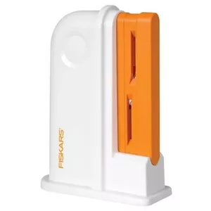 Pull through knife sharpener Fiskars 1020499