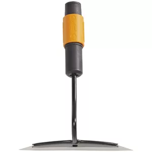 Мотыга Push Fiskars 1000677 — инструмент для обработки почвы с эргономичной ручкой