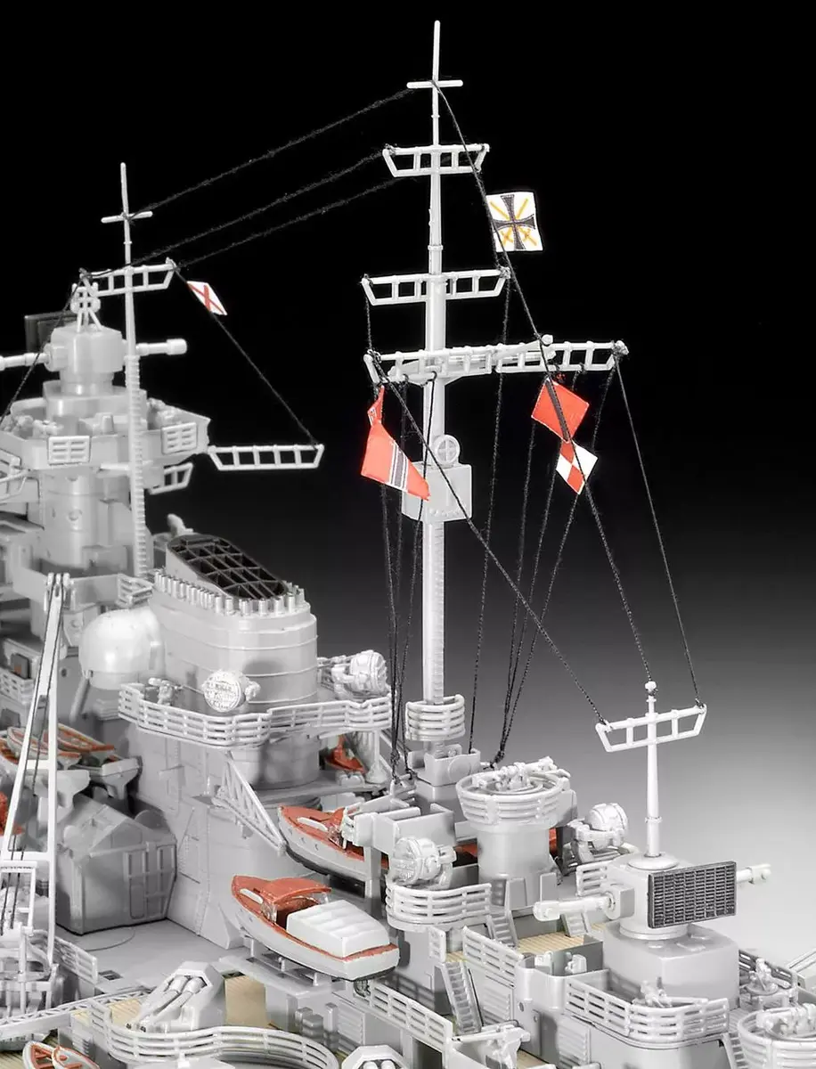 Модель корабля Revell Bismarck Photo 6