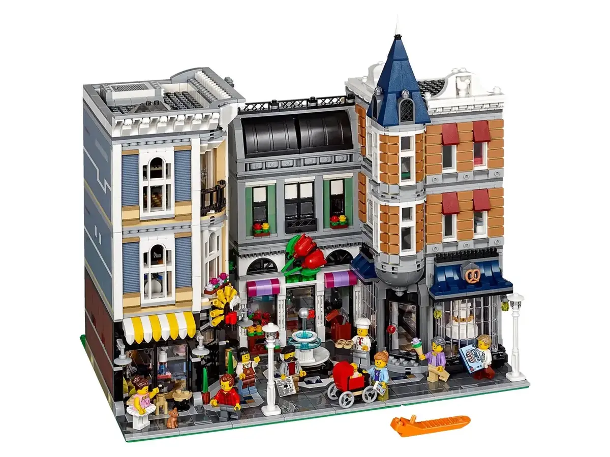 LEGO Creator Expert Assembly Square 10255 Building Set Photo 10