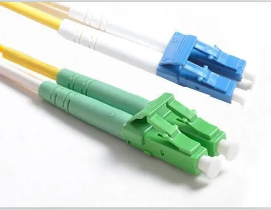 MicroConnect InfiniBand un optiskais kabelis LC