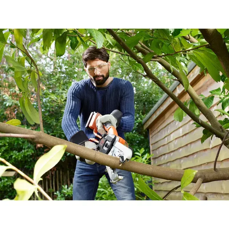 Black & Decker GKC1000L-QW Electric Pruner Photo 4