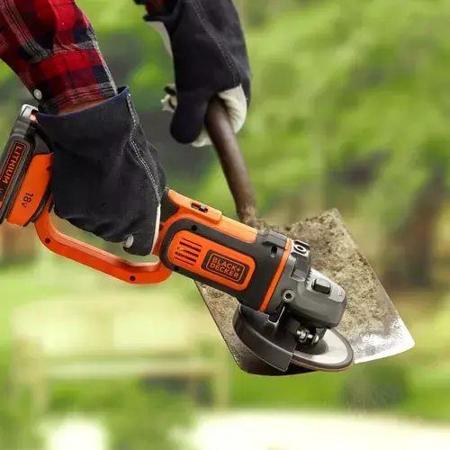 Угловая шлифмашина Black & Decker BCG720N Photo 4