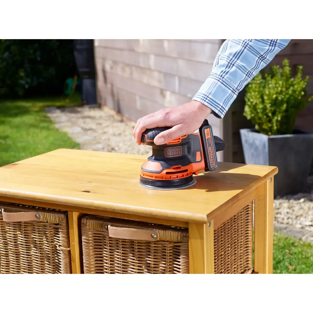 Шлифовальная машинка Black & Decker BDCROS18N-XJ Photo 8