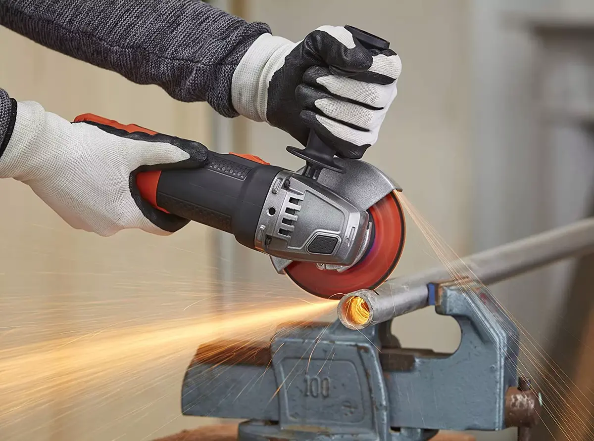 Угловая шлифмашина Black & Decker BEG210-QS Photo 2