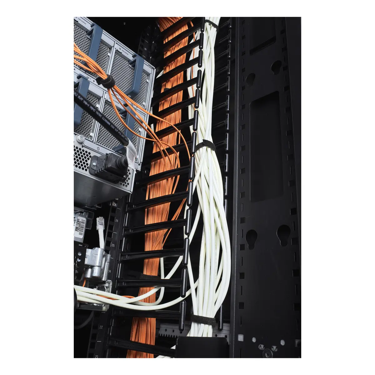 APC NetShelter AR7580A vertikālais kabeļutekne Photo 4