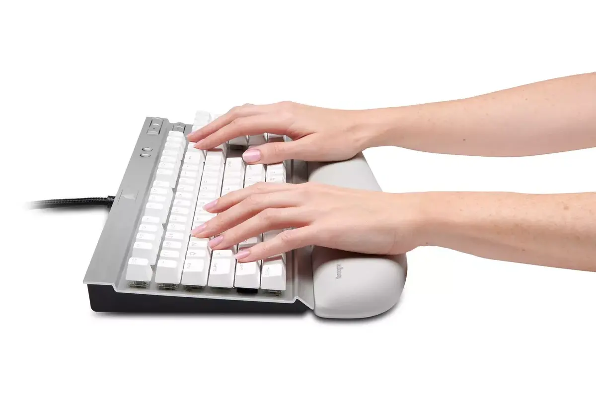 KENSINGTON ErgoSoft Wrist Rest for Gaming & Mechanical Keyboard Photo 4