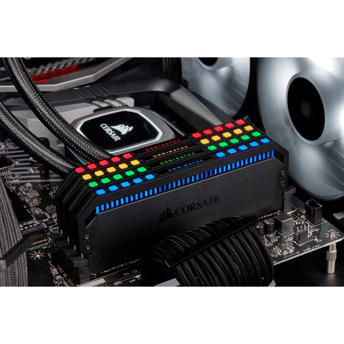 Модуль памяти Corsair 16 ГБ CMT16GX4M2Z3200C16 Photo 7