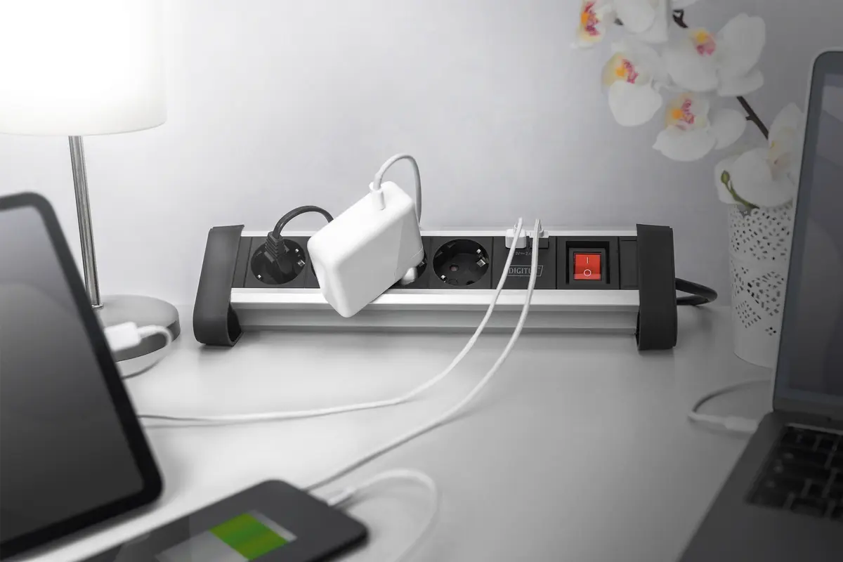 Офисный сетевой фильтр Digitus на 4 розетки с 2x USB Photo 3