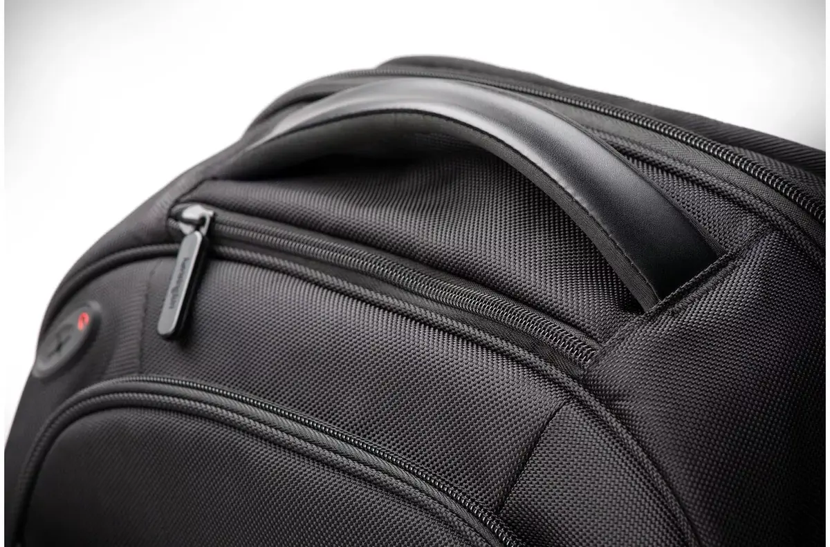 Рюкзак Kensington Contour 2.0 17" Pro Laptop Backpack Photo 4