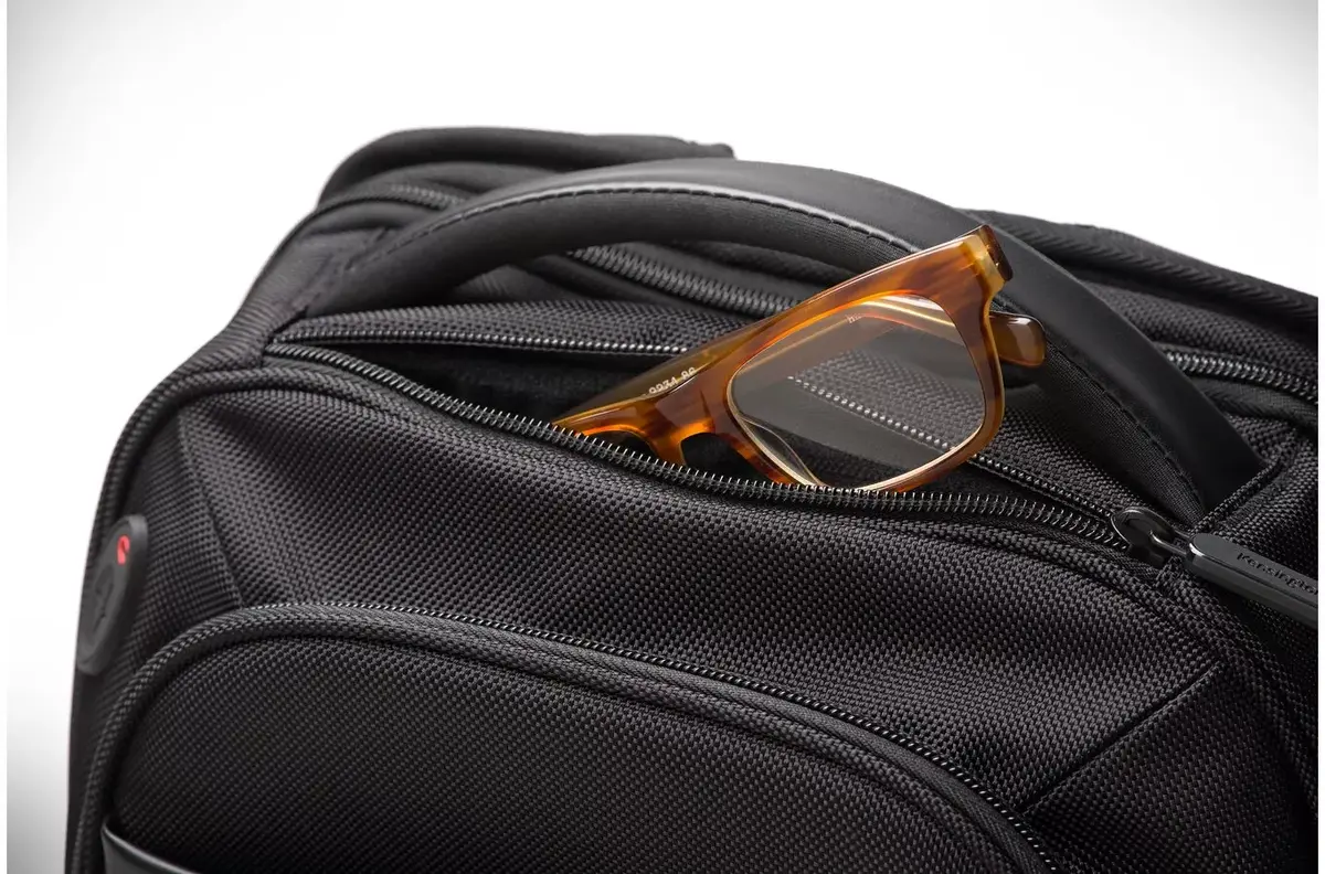 Рюкзак Kensington Contour 2.0 17" Pro Laptop Backpack Photo 9