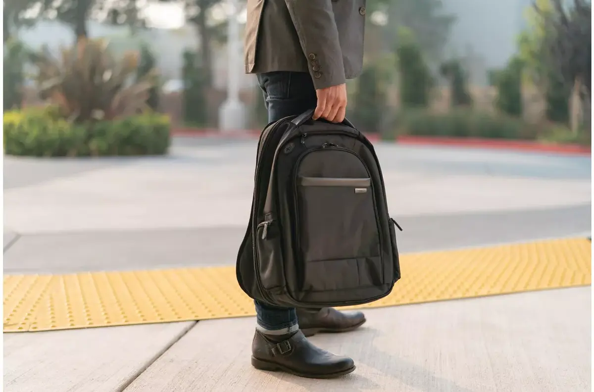 Рюкзак Kensington Contour 2.0 17" Pro Laptop Backpack Photo 13