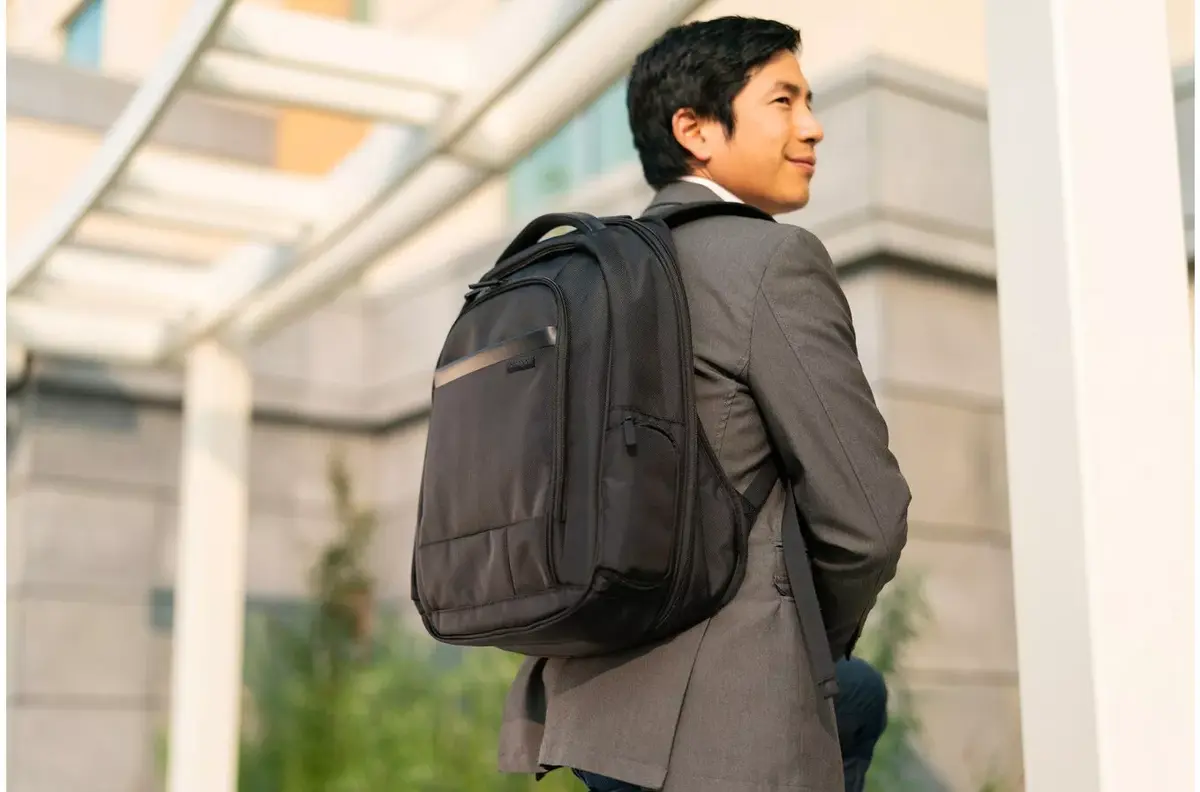 Рюкзак Kensington Contour 2.0 17" Pro Laptop Backpack Photo 15