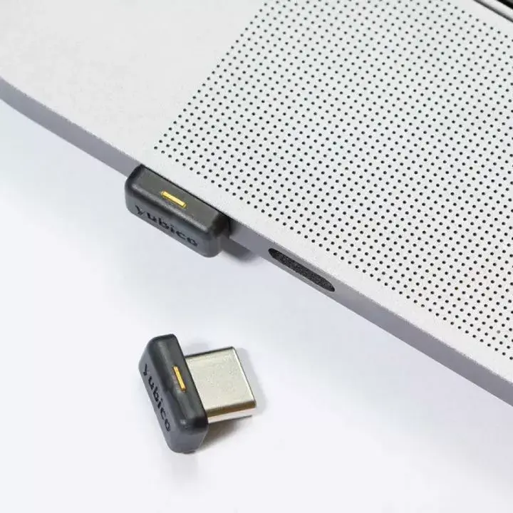 Ключ безопасности Yubico YubiKey 5C Nano Photo 4