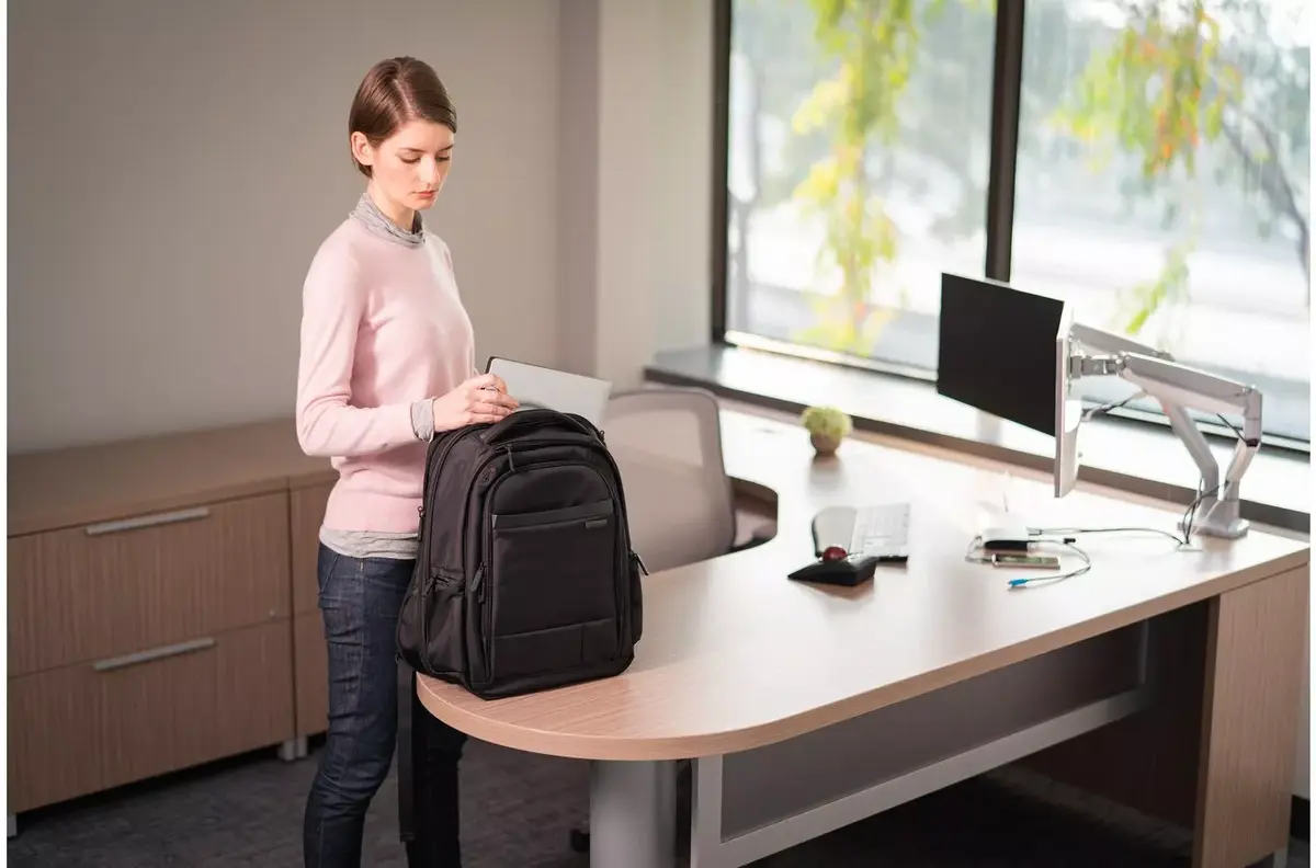 Рюкзак Kensington Contour 2.0 15.6" Business Laptop Backpack Photo 15