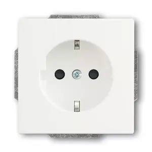 Розетка Busch-Jaeger 2011-0-3879 CEE 7/3 2P+E 16A 250V белая