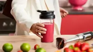 Take healthy smoothies with you in the on-the-go tumbler