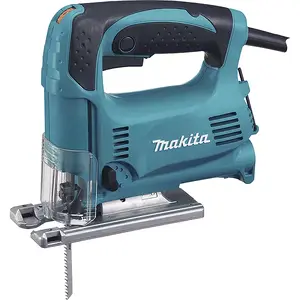 Taisnstūra zāģis Makita 4329J — 450 W, griešanas dziļums 65 mm, gājiena garums 18 mm, slīpums 0–45°