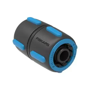 Соединитель шланга Fiskars 1027064 — быстроразъёмное соединение для садового шланга, стандартный размер