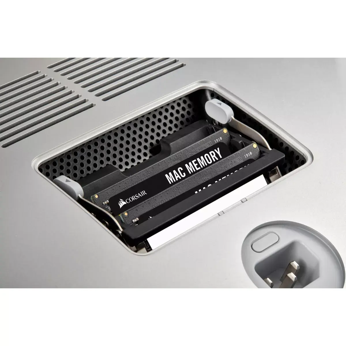 Atmiņas modulis Corsair 32GB CMSA32GX4M2A2666C18 Photo 6