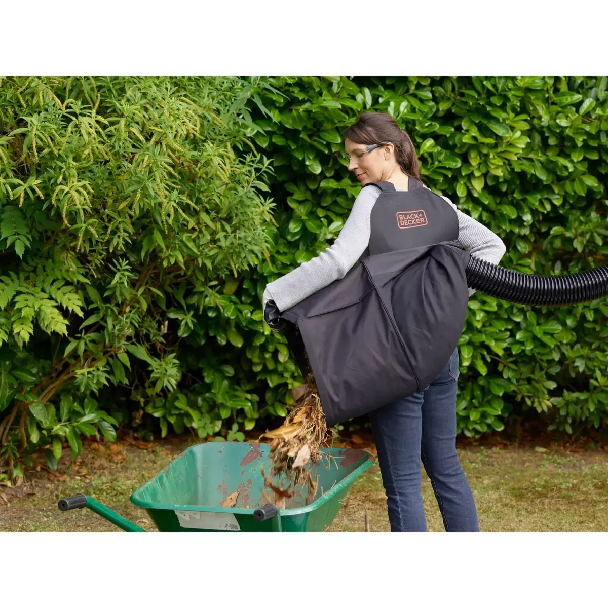 Handheld blower Black & Decker BEBLV290-QS Photo 11