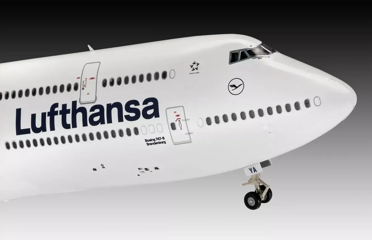 Lidmašīna Revell Boeing 747-8 Lufthansa Jaunā krāsojumā Photo 2