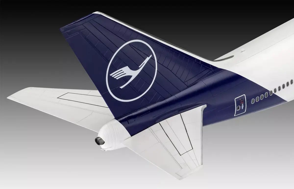 Lidmašīna Revell Boeing 747-8 Lufthansa Jaunā krāsojumā Photo 3
