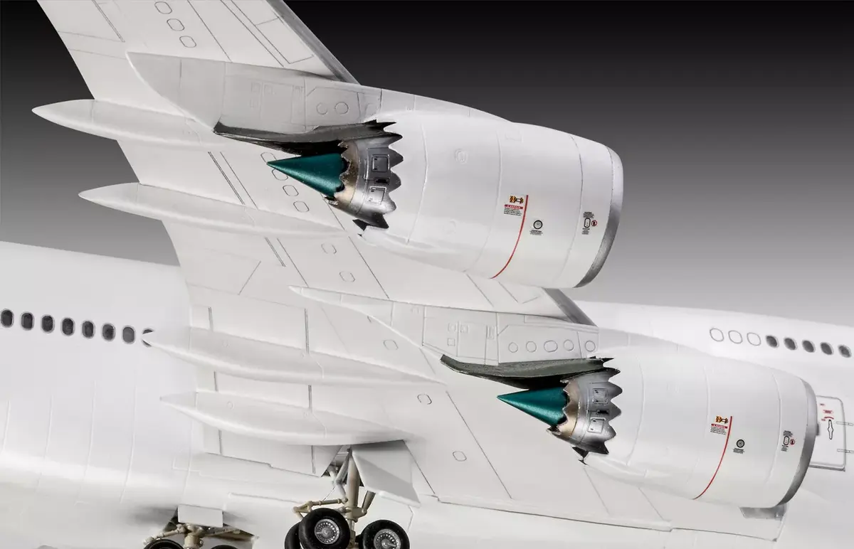 Lidmašīna Revell Boeing 747-8 Lufthansa Jaunā krāsojumā Photo 4