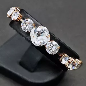 Aproce "Apžilbinošs Mirdzums II" ar Swarovski™ kristāliem
