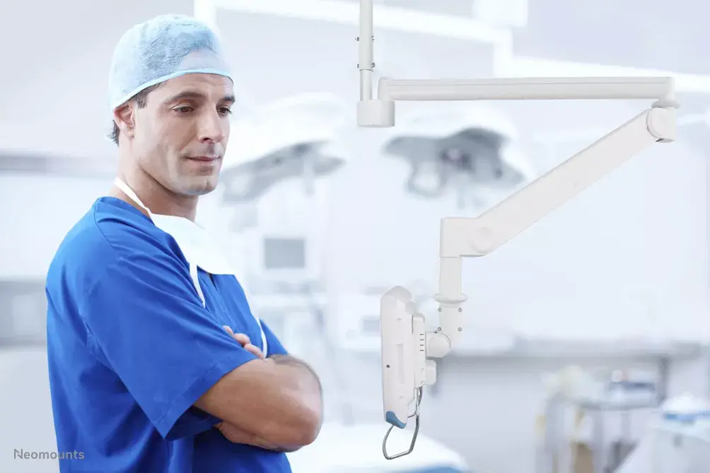 Neomounts FPMA-HAC100 medical ceiling monitor mount Photo 4
