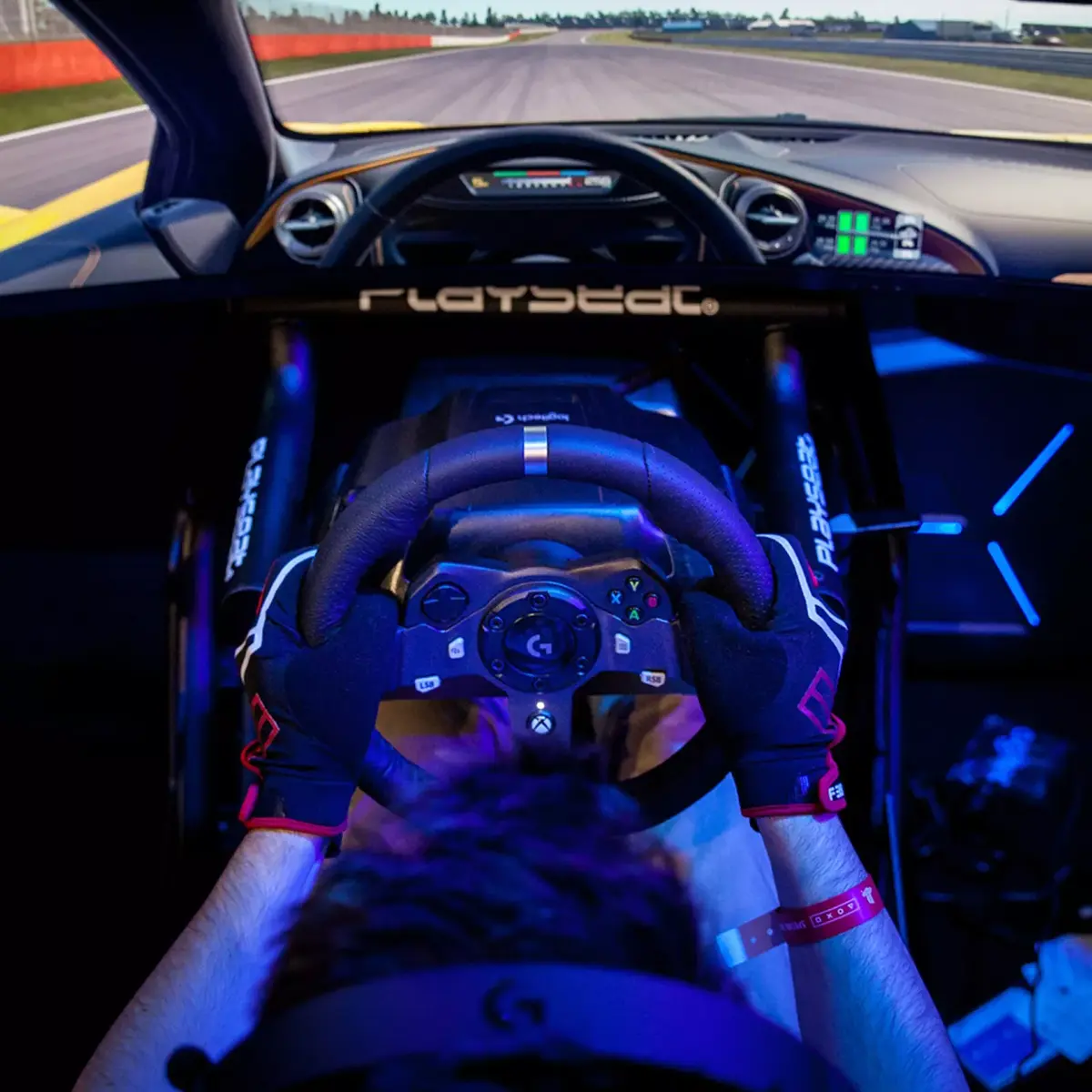 Logitech G G920 Driving Force racing wheel and pedals Photo 2